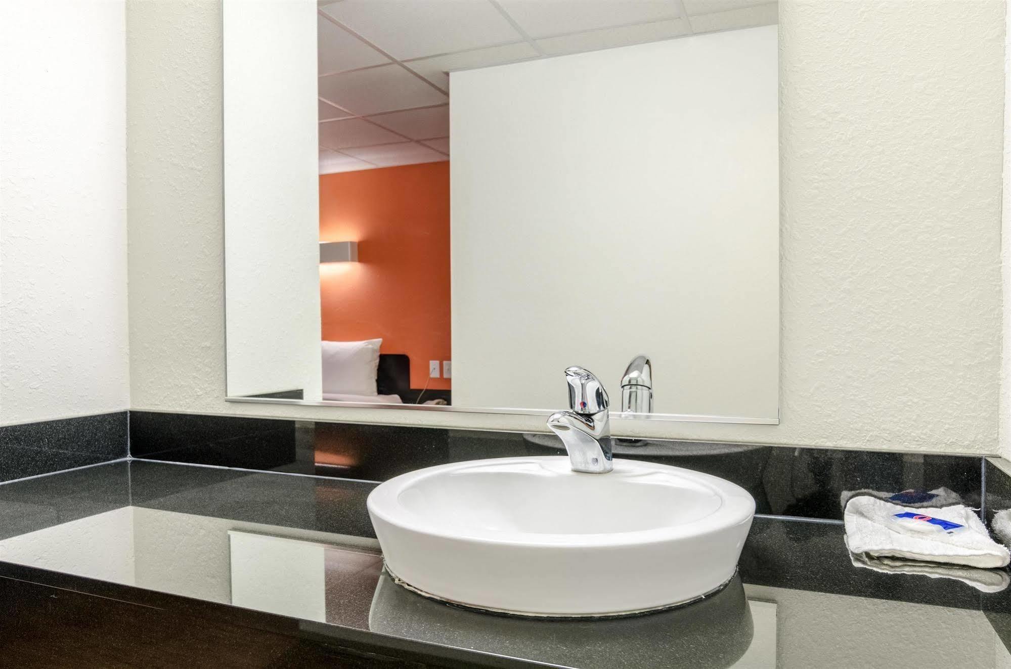 Motel 6-York, Ne Eksteriør bilde