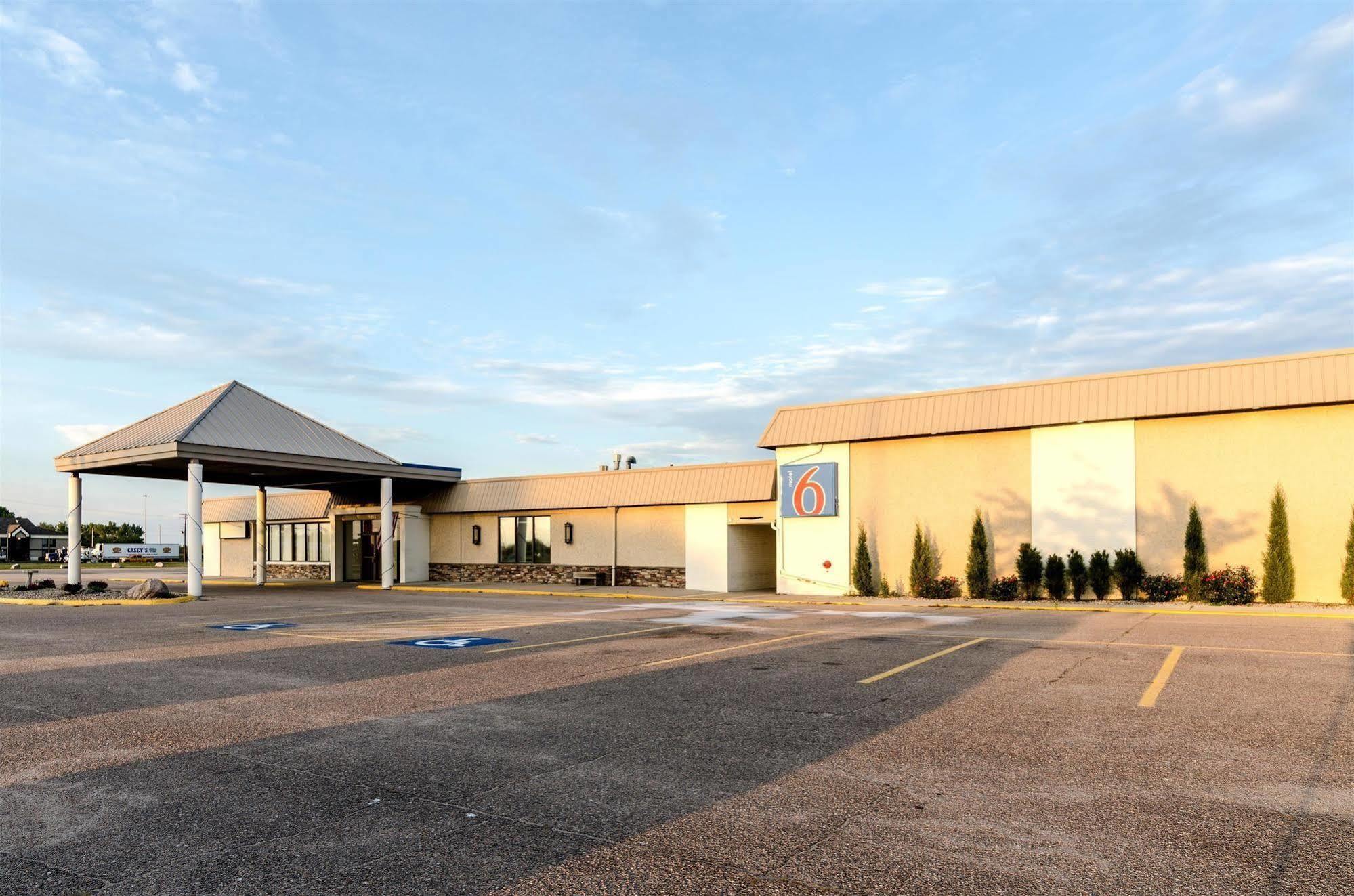Motel 6-York, Ne Eksteriør bilde